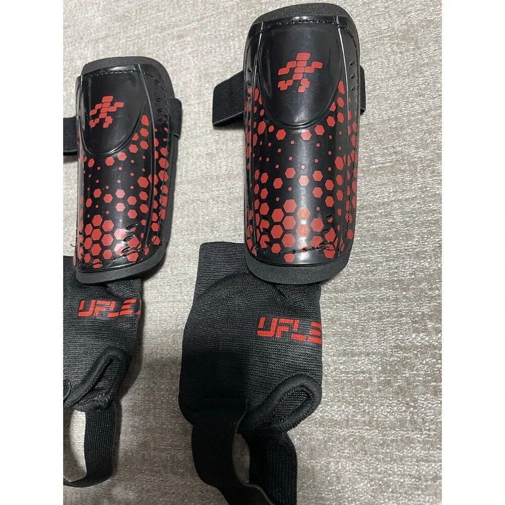 Kids Soccer Shin Guards Size Small-Medium Black Football